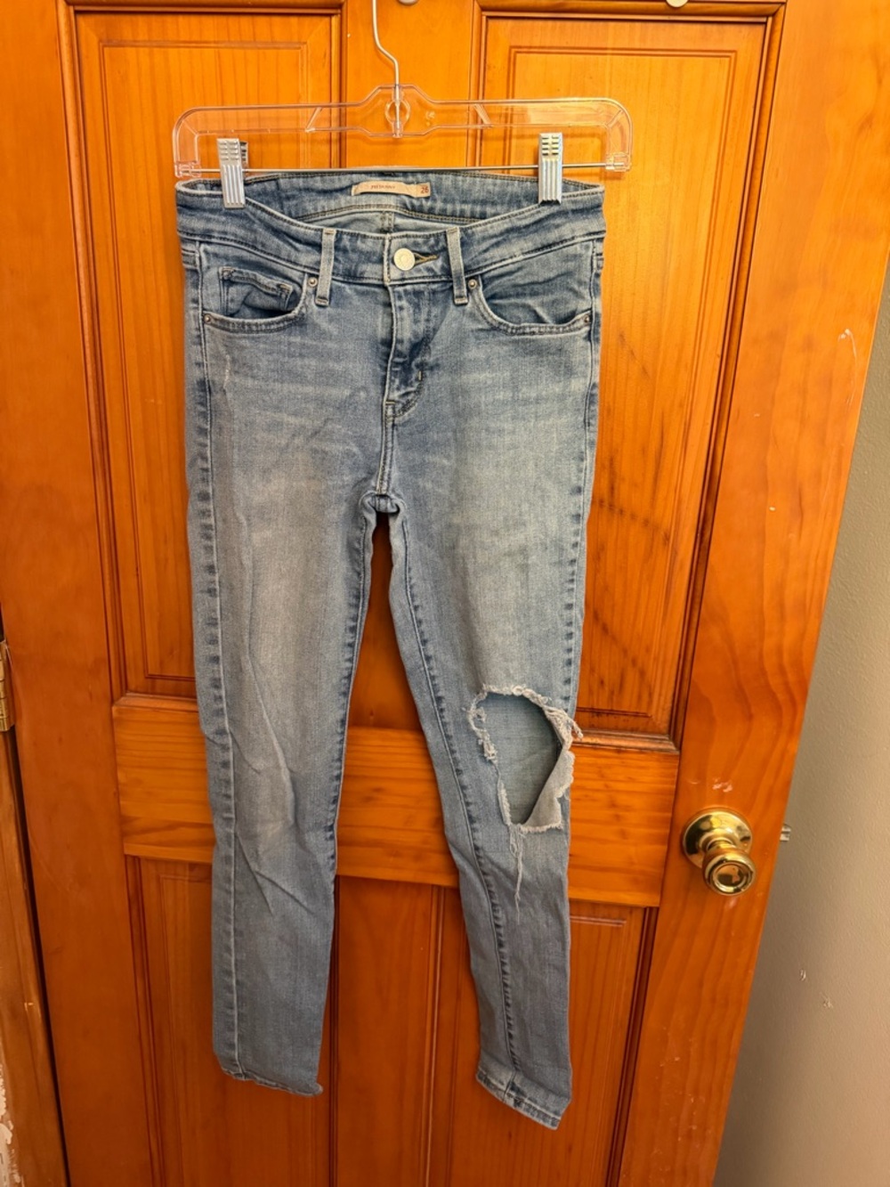 Levi's Light Wash Women's Skinny Jeans with Knee Rip